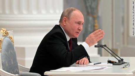 Putin erkänner separatistiska territorier i östra Ukraina, vilket markerar en kraftig upptrappning av krisen