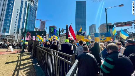 Demonstranter samlades på lördagen i Atlanta till stöd för Ukraina.