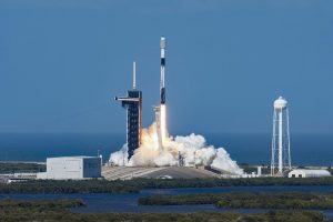 SpaceX lanserar en ny Starlink-flotta och landbaserad missil idag.  Så här tittar du live